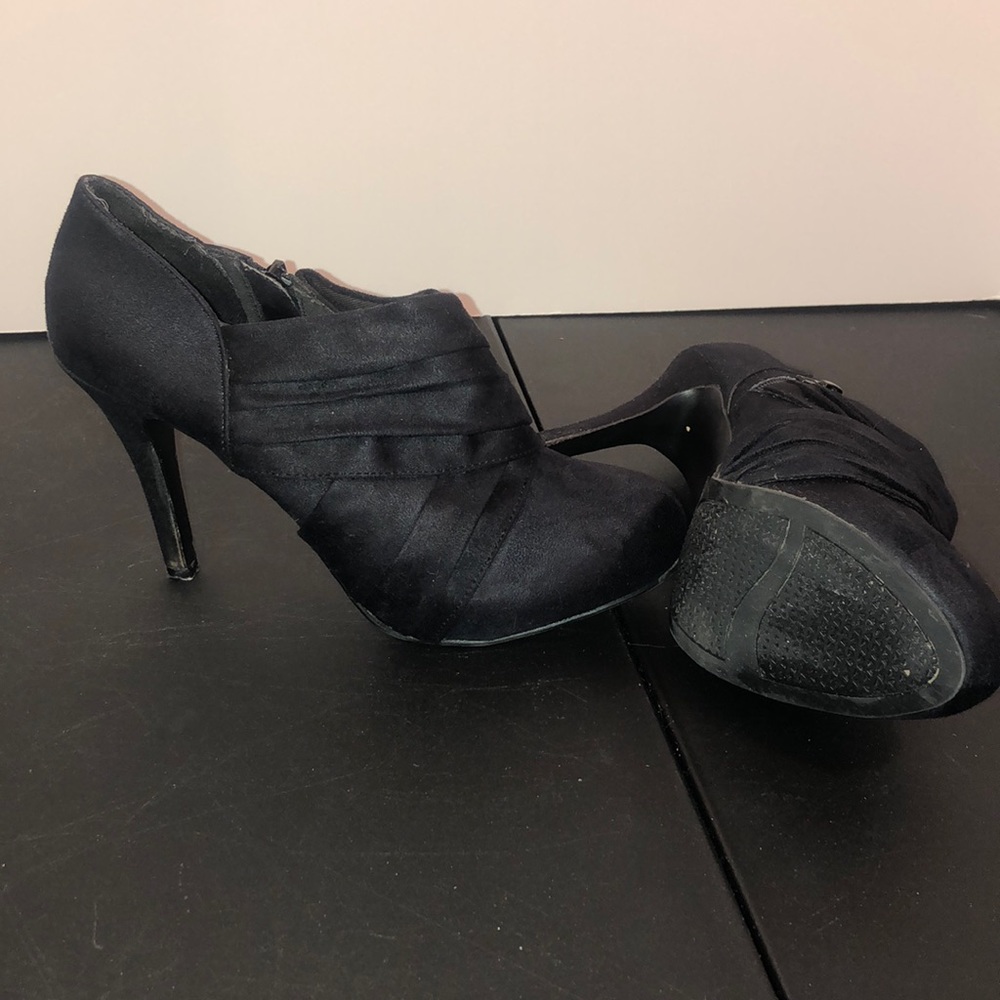 Heels - Picture 2 of 3